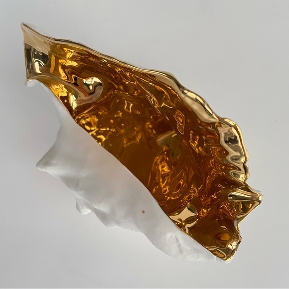 White Conch Shell with Gold Glaze Vase - Picture 14 of 16